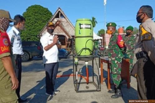 Alat Cuci Tangan Sistem Injak Cegah Covid-19 yang dibuat prajurit Kodim 0319/Mentawai. Foto Penrem 032
