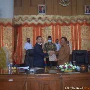 Ketua DPRD Pasbar Fahrizal Afni dan Sekda Pasbar Yudesri.