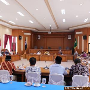 Suasana hearing Pansus Aset DPRD Kota Payakumbuh dengan mantan pejabat Pemko.