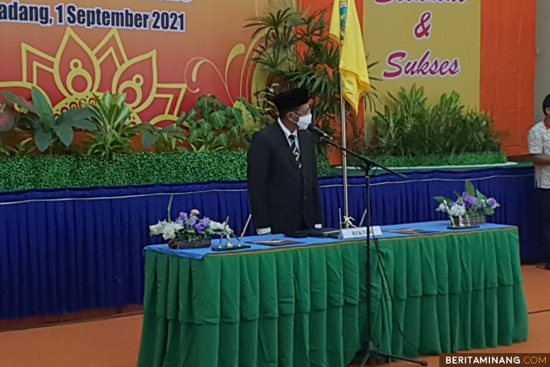 Rektor Prof. Ganefri, Ph.D. Lantik Pejabat Baru Fakultas Pendidikan Psikologi dan Kesehatan UNP.