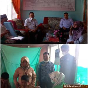 Kepala UPT. SD Negeri 19 Alai Sako Kecamatan Sungai Pagu, Debi Rinaldo, S. Pd berdialog dengan Koordinator Disdikpora Wilayah Kecamatan Sungai Pagu, Nursirwanthi,S. Pd. M. Pd terkait percepatan vaksinasi di sekolah tersebut, Rabu (23/3/2022) dan kegiatan vaksin. Afrizal. A