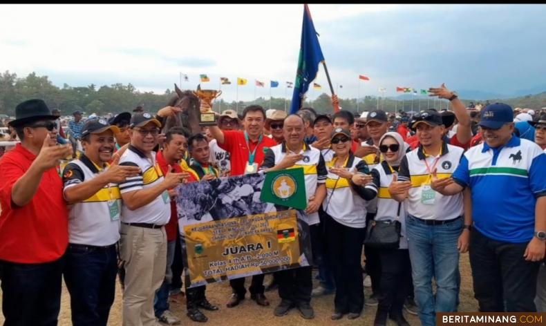 Sulut  berhasil kumpulkan poin besar disusul DKI Jakarta dan Sumbar pada Kejurnas Pacu Kuda Seri I Pordasi ke 57 di Gelanggang Pacuan Kandi, Sawahlunto, Sumbar. (Foto : Iyos)