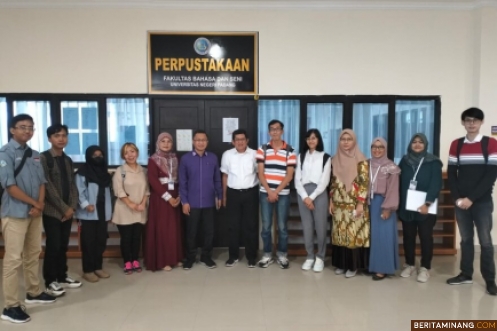 Fakultas Bahasa dan Seni Universitas Negeri Padang menjajaki peluang kerja sama internasional dengan perusahaan Jepang dalam pelaksanaan MBKM, Kamis, (26/10/23) di lantai 4 gedung FBS UNP. Foto ET.