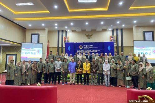 Konferensi Internasional ICLLE-6 Departemen Basindoda FBS UNP dibuka secara resmi pada Rabu (9/10) pagi di Auditorium Kampus UNP Air Tawar Padang. Foto dokumentasi ET.