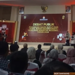 Calon Bupati Dharmasraya, Annisa Suci Ramadani menyampaikan visi, misi dan program kerja saat debat publik Pilkada Dharmasraya 2024 di Auditorium Kantor Bupati Dharmasraya, Rabu (20/12/2024). Foto:Ist.