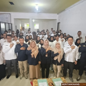 Suasana pelantikan anggota Kelompok Penyelenggara Pemungutan Suara (KPPS) untuk Pilkada 2024, oleh Komisi Pemilihan Umum (KPU) Kota Padang Panjang, Kamis (7/11/2024). Foto: Kominfo Padang Panjang