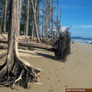 Keindahan di Pantai Muaro Ujuang Bantiang Tarusan. Foto: Kominfo Pessel
