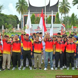 Pelaksana Tugas (Plt) Gubernur Sumatera Barat (Sumbar), Audy Joinaldy ketika membuka Pra-Pekan Olahraga Pelajar Nasional (Pra-Popnas) Zona 1 Sumatera tahun 2024 di Halaman Istana Gubernur Sumbar, Sabtu (9/11/2024). Foto: Biro Adpim Sumbar