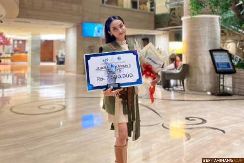 Sofie Anastasya Mahasiswa Sendratasik FBS UNP Juara Harapan 2 Bintang Radio 2024 Secara Nasional yang dilaksanakan di Surabaya. Foto ET.