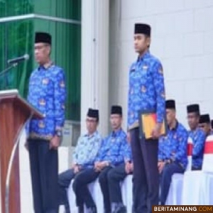 Upacara peringatan HUT Korpri ke 53,dan HUT PGRI ke 79 serta Hari Guru Nasional tahun 2024 di Bukittinggi dipimpin Wawako Marfendi. Foto : Dok Diskominfobkt