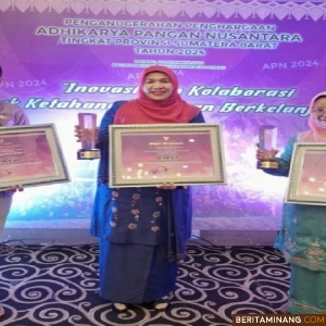 Mereka yang berprestasi dari Kabupaten Agam dibidang pertanian pada anugerah penghargaan Adhikarya Pangan Nusantara tingkat Propinsi Sumbar tahun 2024,di pangeran Beach Hotel,Padang.Foto : Dok Amc Pemkabagam