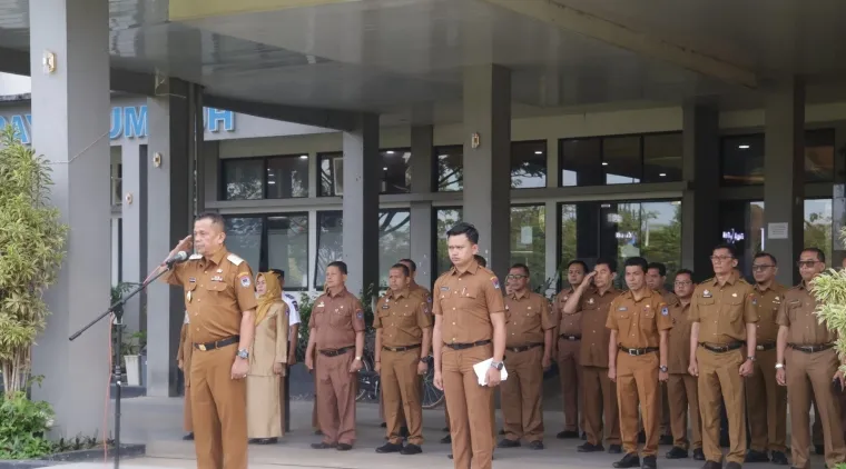 Wakil Wali Kota Payakumbuh Elzadaswarman memimpin apel perdana Aparatur Sipil Negara (ASN) di lingkungan Pemerintah Kota (Pemko) Payakumbuh