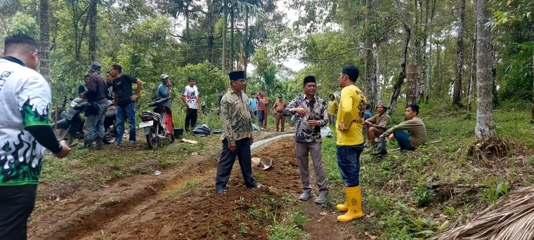 Anggota DPRD Provinsi Sumatera Barat Ridwan Dt Tumbijo pada kegiatan Resen Masa Sidang II 2025 di Jorong Hulu Banda Malalak Barat, beberapa waktu lalu. Foto: Humas DPRD Sumbar