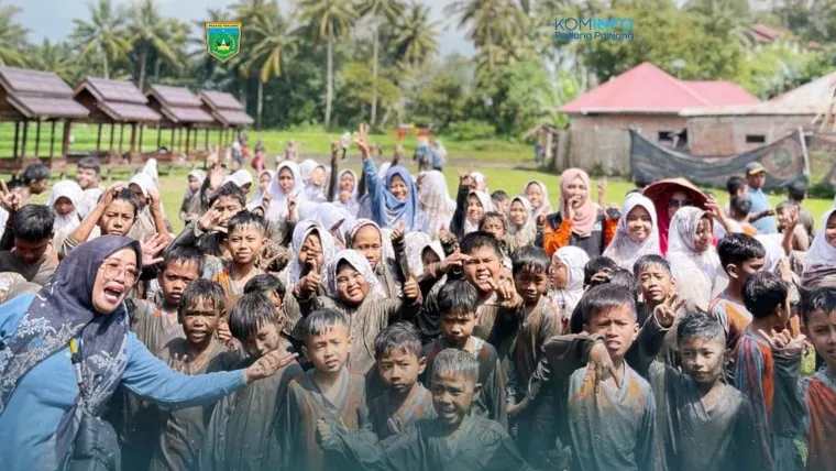 Siswa, guru dan wali murid SD Negeri 11 Padang Panjang Barat (PPB) ketika wisata edukasi di Desa Wisata Kubu Gadang, Kamis (20/2/205). Foto: Kominfo Padang Panjang