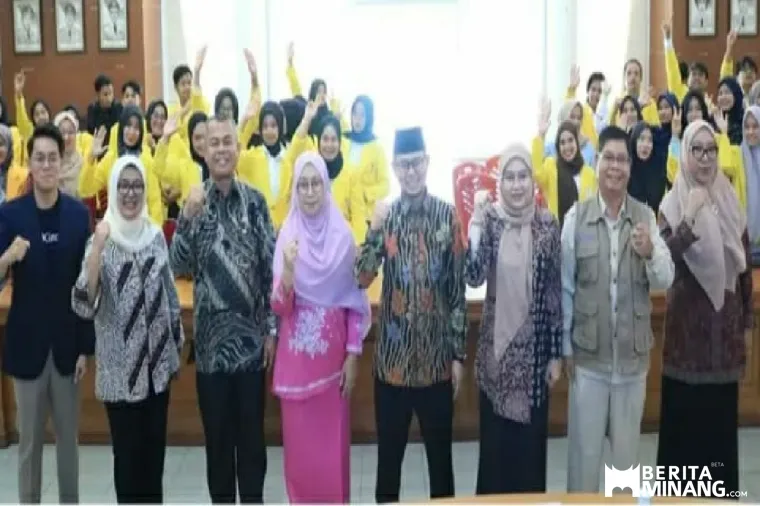 Wawako Bukittinggi membuka secara CareerHub UT di Aula Balaikota Bukittinggi, Sabtu(22/02) .  Foto : Dok Diskomknfobkt