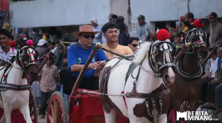 Wakil Wali Kota Payakumbuh Elzadaswarman di Galanggang Pacu Kubu Gadang, Minggu (23/02/2025)