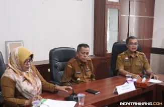 Rapat Koordinasi rencana pengelolaan sampah di Aula Randang Lantai 2 Balai Kota Payakumbuh, Selasa (25/2/2025).