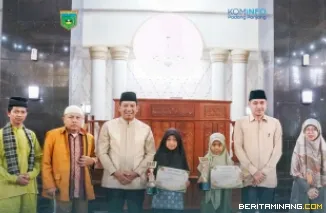Penjabat (Pj) Wali Kota, Sonny Budaya Putra, A.P, M.Si saat menghadiri Didikan Subuh Terpadu yang diselenggarakan Forum Komunikasi Lembaga Didikan Subuh (FKLDS) Kota Padang Panjang, Ahad (16/2/2025).  Foto: Kominfo Padang Panjang