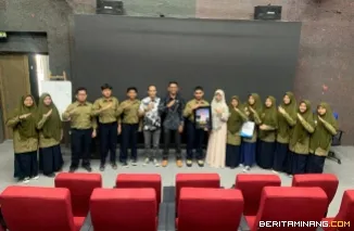 Foto bersama rombongan Pesantren Kauman Muhammadiyah Padang Panjang ketika mengadakan studi edukasi ke kampus Institut Seni Indonesia Padang Panjang pada Selasa, 11 Februari 2025.  Foto: Humas Kauman Padang Panjang