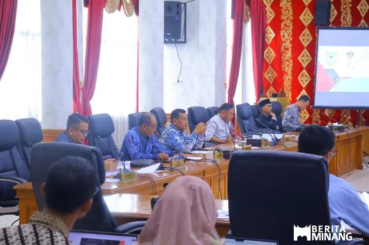 Rapat Kerja Pembahasan Rancangan Awal Rencana Pembangunan Jangka Menengah Daerah (RPJMD) Kota Payakumbuh Tahun 2025-2029 di ruang sidang DPRD, Sabtu (22/03/2025).