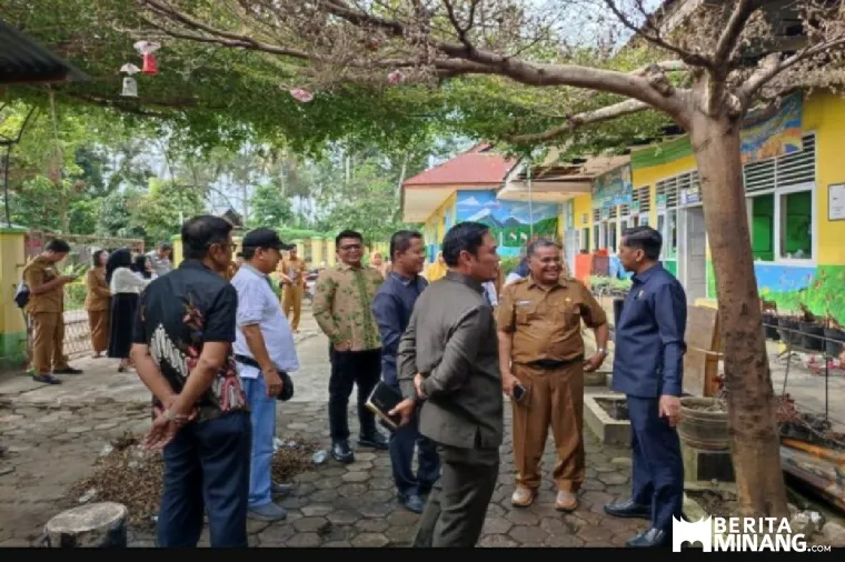 Kadis Pendidikan Payakumbuh Dampingi  DPRD Tinjau SDN 54 Pasca Kebakaran