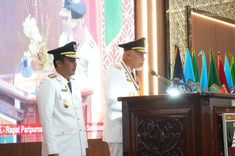 Gubernur Sumatera Barat (Sumbar), Mahyeldi Ansharullah menyampaikan pidato perdananya di hadapan DPRD Provinsi Sumbar, Senin (3/3/2025). Foto: Adpim Sumbar