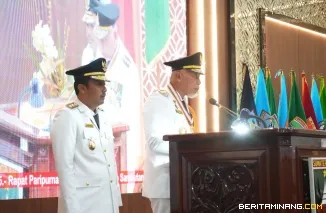 Gubernur Sumatera Barat (Sumbar), Mahyeldi Ansharullah menyampaikan pidato perdananya di hadapan DPRD Provinsi Sumbar, Senin (3/3/2025). Foto: Adpim Sumbar