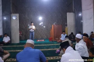 Wali Kota Zulmaeta dan Wakil Wali Kota Elzadaswarman melaksanakan program subuh berjamaah di Kelurahan Ompang Tanah Sirah, Selasa (18/03/2025).