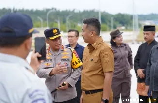 Wakil Gubernur Sumatera Barat, Vasko Ruseimy, bersama Forum Komunikasi Pimpinan Daerah (Forkopimda), melakukan pengecekan kesiapan Tol Padang-Sicincin dalam rangka menyambut arus mudik Lebaran 2025. Foto-Foto: Biro Adpim Sumbar