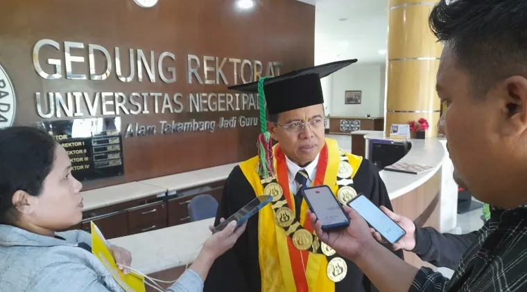 Prof. Ganefri, Senior Eksekutif dan Guru Besar UNP.  (Beritaminang)