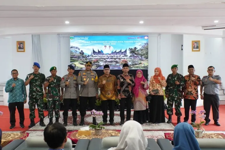 Wali Kota, Hendri Arnis bersama Forkompimda dalam Musrenbang di Hall Lantai III Balai Kota, Kamis (27/3/2025). Foto: Kominfo Padang Panjang