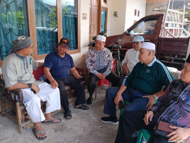 Ketua PCNU Kota Padang dikunjungi para kerabat.