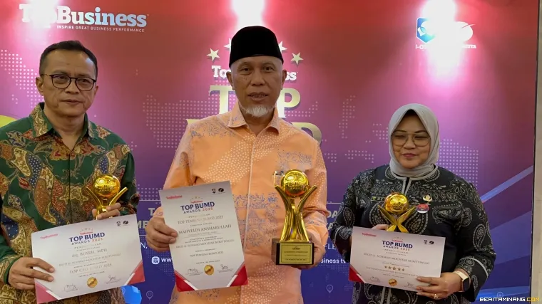 Gubernur Sumbar dan Pejabat RSAM Bukittinggi.