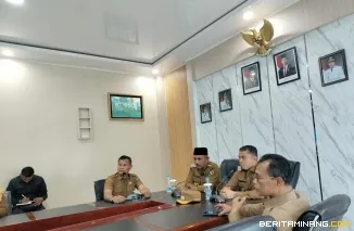 Bupati Safni  pimpin rapat persiapan hari Jadi Kabupaten Lima Puluh Kota bersama Wakil Bupati Ahlul Badrito Resha, Sekdakab. Herman Azmar, Kepala Perangkat Daerah dan Camat di ruang rapat bupati Sarilamak, Selasa 8/4.