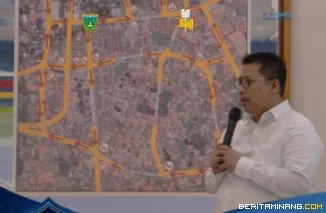 Wali Kota, Hendri Arnis saat Rapat Koordinasi bersama Wakil Wali Kota, Allex Saputra, kepala OPD, camat dan lurah di Rumah Dinas Wako, Senin (7/4/2025). Foto: Kominfo Padang Panjang