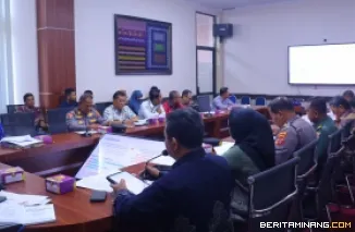 Rapat Forum Penataan Ruang (FPR) di Ruang Randang, Kantor Wali Kota, Kamis (24/04/2025).