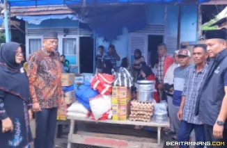 Wakil Wali Kota Payakumbuh, Elzadaswarman, mengunjungi lokasi kebakaran yang terjadi di lingkungan Gantiang, RT 03/RW 02, Kelurahan Nunang Daya Bangun, Kecamatan Payakumbuh Barat, Sabtu pagi (5/4/2025).