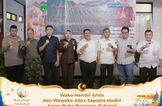 Wali Kota Padang Panjang, Hendri Arnis bersama Wakil Wali Kota, Allex Saputra hadiri acara buka puasa bersama yang diselenggarakan Kejaksaan Negeri (Kejari) Padang Panjang. Foto: Kominfo Padang Panjang
