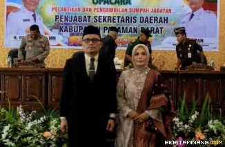 Pelantik dan mengambil sumpah Dodi San Ismail sebagai Penjabat (Pj) Sekretaris Daerah Kabupaten Pasaman Barat, pada Rabu (7/5) di Aula Kantor Bupati. Foto : Kf