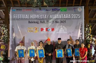 Gubernur Sumbar, Mahyeldi Ansharullah bersana penerima  penghargaan IHSA Award 2025 foto bersama, usai menerima penghargaan yang diserahkan Ketua Umum DPP IHSA, Hentje Alvy Pongoh di Krisna Advent, Buleleng, Bali. Sabtu (24/5/2025). Foto: Adpim Sumbar