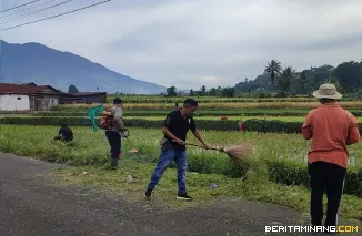 Pemerintah Kecamatan Padang Panjang Timur (PPT) ketika menggelar kegiatan gotong royong (goro) massal, Rabu (28/5/2025) pagi. Foto: Kominfo Padang Panjang