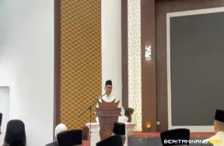 Walikota Ramlan sampaikan sejumlah program dihadapan peserta wirid pengajian mingguan Korpri Kota Bukittinggi, di Balairung Rumah Dinas Wako, jumat (16/05).  F. IGpemkobkt