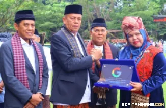 Upacara Peringatan Hari Pendidikan Nasional (Hardiknas) yang digelar di Halaman Balai Kota Payakumbuh, Jumat (02/05/2025)