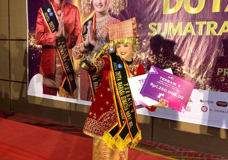 Gean Deyura (Nim 2021) mahasiswa Program Studi Pendidikan Bahasa dan Sastra Fakultas Bahasa dan Sastra Inggris Fakultas Bahasa dan Seni Universitas Negeri Padang. Foto MR.
