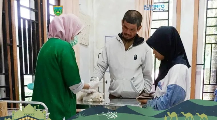 Suasana pelayanan di Unit Pelaksana Tenis Daerah (UPTD) Pusat Kesehatan Hewan (Puskeswan) Puskeswan Padang Panjang. Foto: Kominfo Padang Panjang