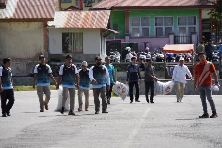 Usai Apel HLH di Padang Panjang, ASN dan Non-ASN Pungut Sampah Plastik