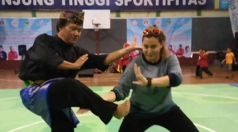 Wakil Dekan KSKU FBS UNP Terima Anugerah sebagai Pendekar Pencak Silat