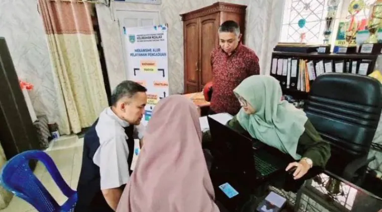 Suasana perekaman data IKD di Dinas Kependudukan dan Pencatatan Sipil (Disdukcapil) Kota Padang Panjang.Foto: Disdukcapil Padang Panjang