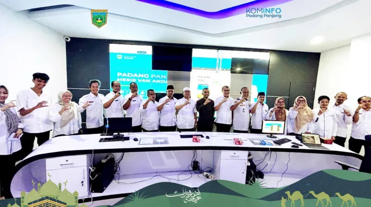 Wakil Wali Kota Padang Panjang, Allex Saputra ketika peluncurkan Program Unggulan (Progul) Padang Panjang Barcode (Building Application for Responsive Community and Digital Ecosystem) dan Lapor Warga, Rabu (11/6/2025). Foto: Kominfo Padang Panjang