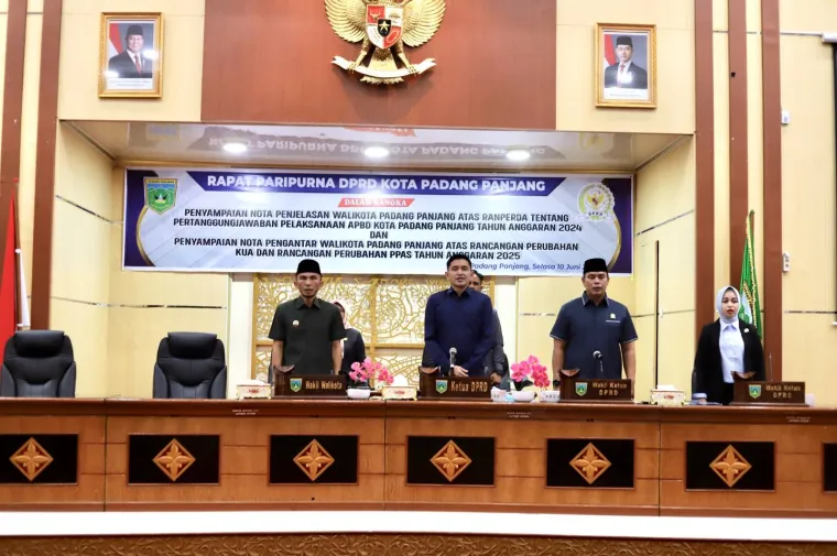 Wakil Wali Kota Padang Panjang, Allex Saputra ketika sampaikan Nota Penjelasan Pertanggungjawaban APBD 2024 dan Nota KUA PPAS 2025, Selasa (10/6/2025). Foto: Kominfo Padang Panjang